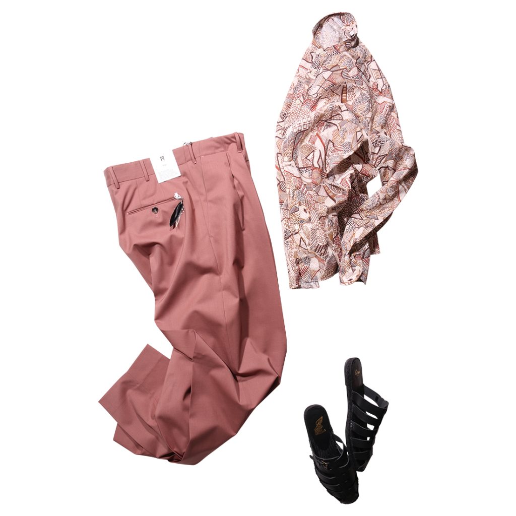 XACUSのリネン混シャツとテラコッタカラーのPT TORINOパンツ、Castanerのグルカサンダルを合わせた春夏コーディネート