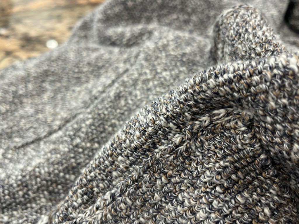 編み地の表情が分かるニット素材アップ