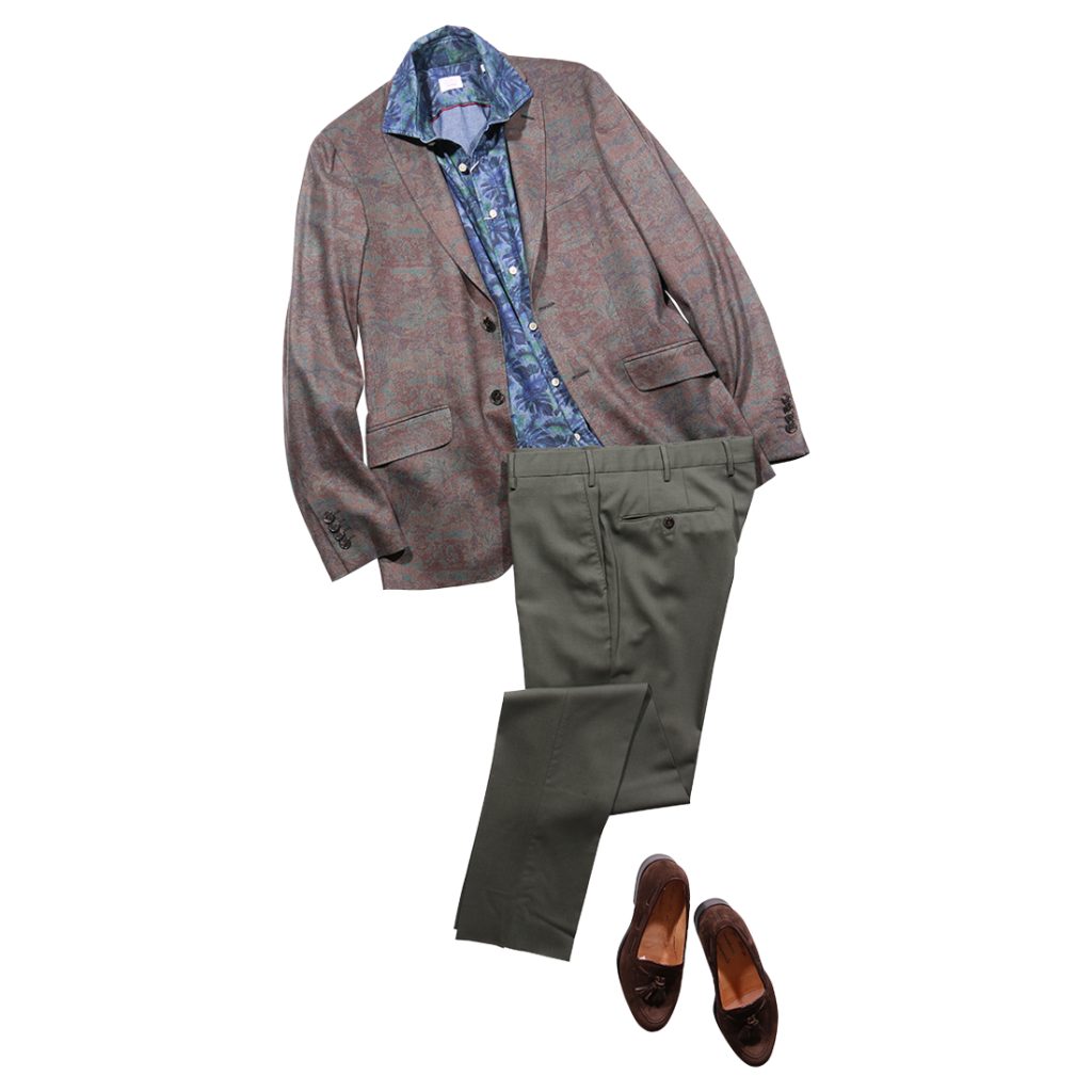 ETRO柄ジャケットとCALIBANボタニカルシャツにPT TORINOパンツとスエードローファーを合わせたコーデ