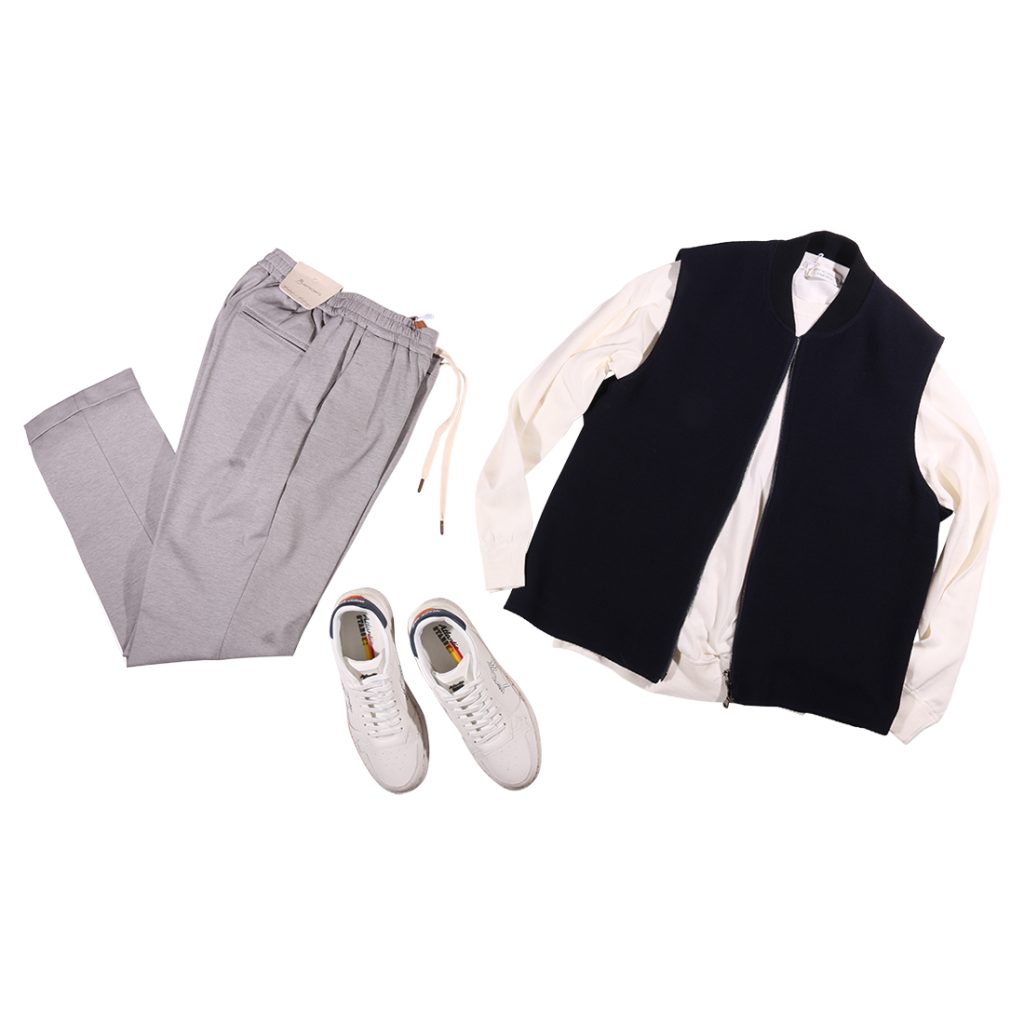 通気性に優れたウール素材のジップアップベストとニットTの上品カジュアルコーデ