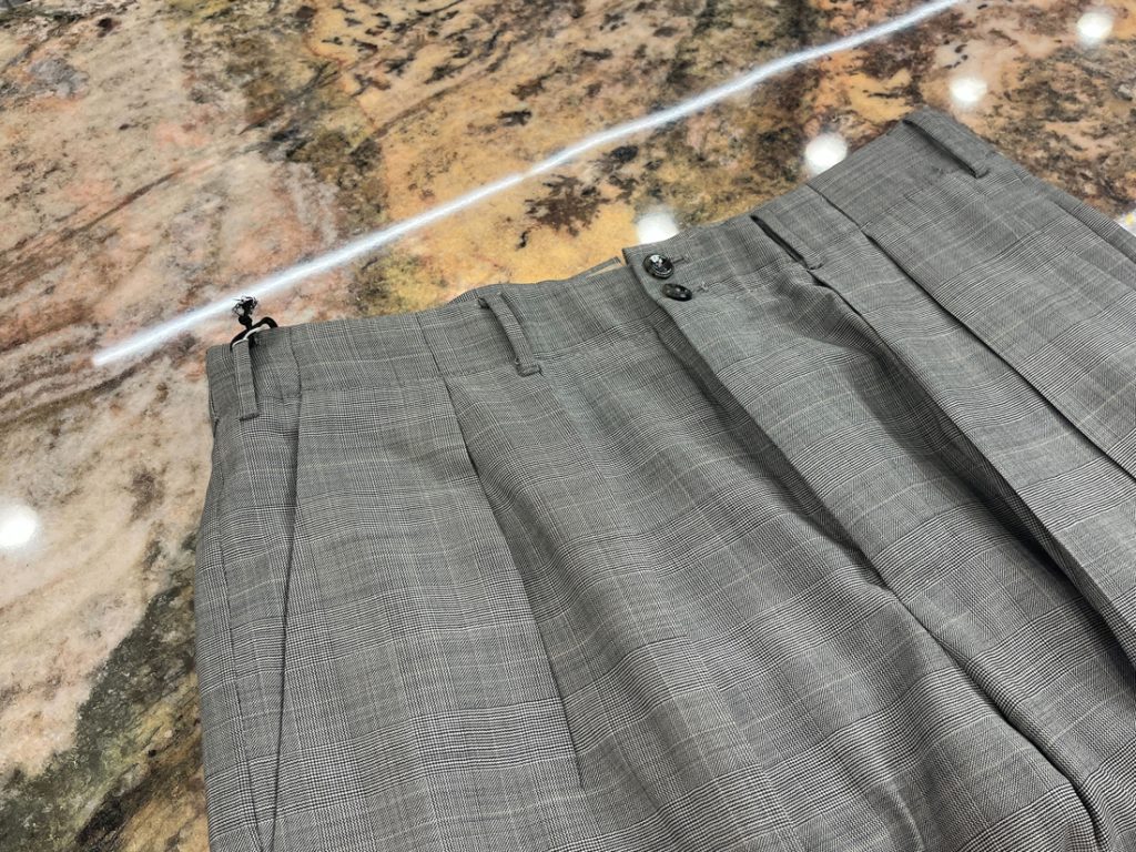 グレンチェックのPT TORINOパンツウエスト部分