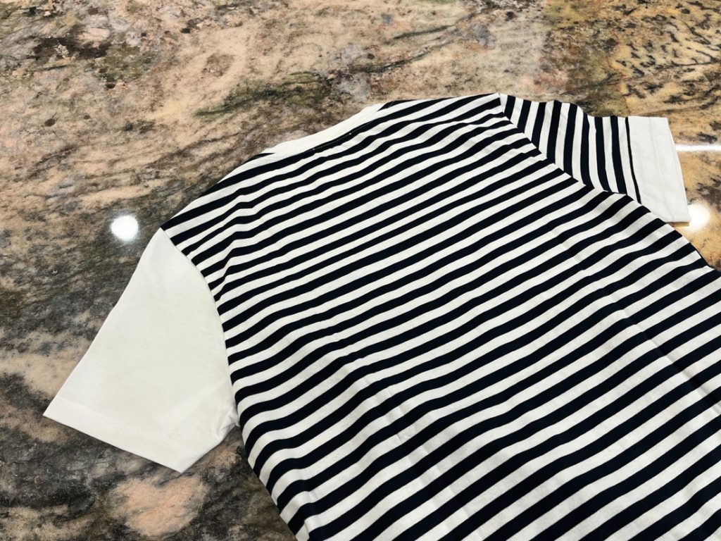 ETROのボーダーバックデザインコットンTシャツ