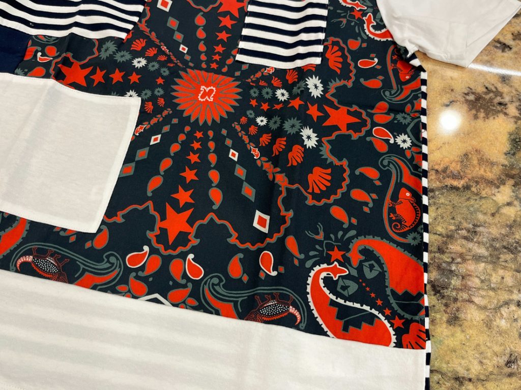ETROらしいペイズリー柄が映えるデザインTシャツディテール